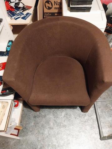 Twee Bruine Fauteuils beschikbaar voor biedingen