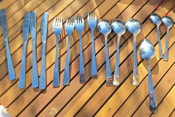 Sola bestek 4 persoons, Huis en Inrichting, Keuken | Bestek, Zo goed als nieuw, Bestekset, Rvs of Chroom, Vaatwasserbestendig