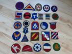 WW2 US, emblemen, stof, verschillende units-oversea bar, Verzamelen, Ophalen of Verzenden, Landmacht, Amerika, Embleem of Badge