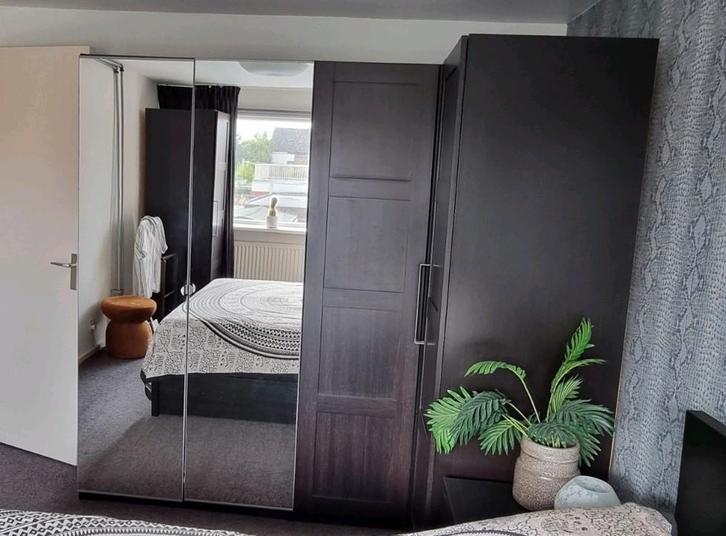 Ikea Pax kast zwart bruin met een hoek., Huis en Inrichting, Kasten | Kledingkasten, Gebruikt, 200 cm of meer, 50 tot 75 cm, Ophalen