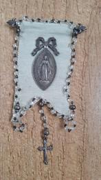 Mooie antieke religieuze medaille op vaandel, Ophalen of Verzenden