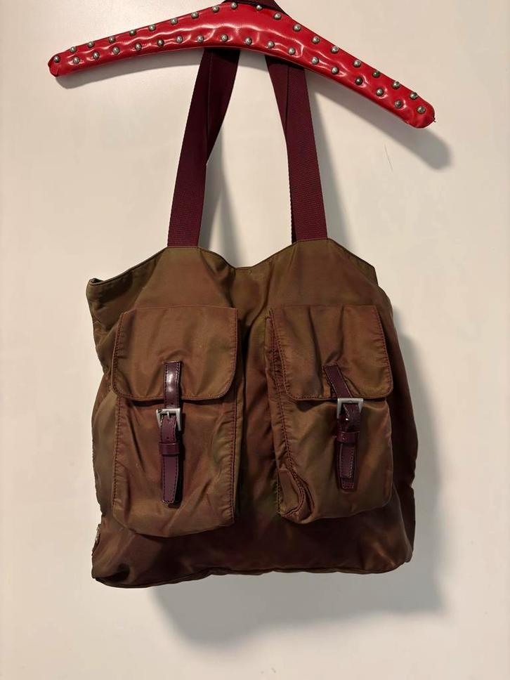 Vintage Prada Tessuto Tote - Amaranth Nylon, Sieraden, Tassen en Uiterlijk, Tassen | Damestassen, Gebruikt, Handtas, Paars, Ophalen of Verzenden