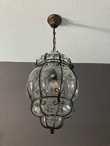 Mooie glazen hanglamp beschikbaar voor biedingen