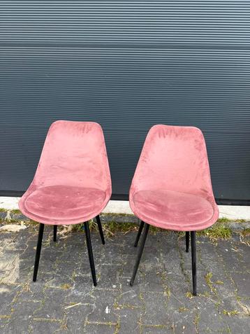 2 x roze velvet eetkamerstoelen beschikbaar voor biedingen