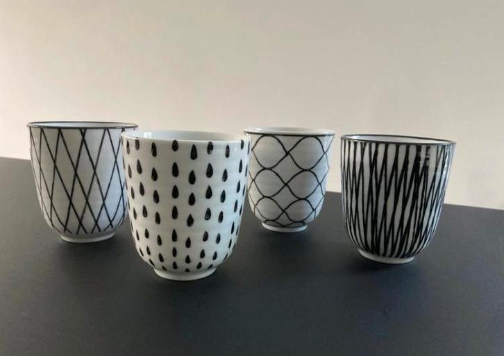 Vier koffiekopjes, Skandinavian design, geometrisch patroon, Huis en Inrichting, Keuken | Servies, Nieuw, Kop(pen) en/of Schotel(s)