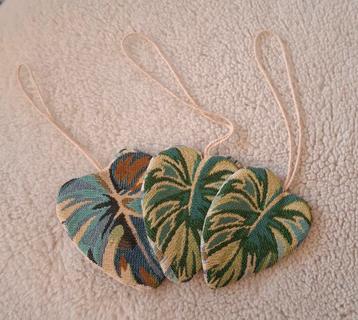 Set Monstera hangers beschikbaar voor biedingen