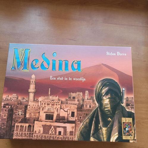 Bordspel Medina, Hobby en Vrije tijd, Gezelschapsspellen | Bordspellen, Zo goed als nieuw, Drie of vier spelers, Ophalen of Verzenden