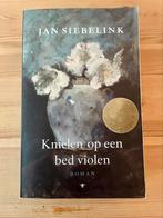 Jan Siebelink - Knielen op een bed violen, Jan Siebelink, Ophalen of Verzenden, Zo goed als nieuw, Nederland