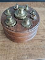 Antieke Knopgewichten Set in Houten Houder, Antiek en Kunst, Antiek | Gereedschap en Instrumenten, Ophalen of Verzenden