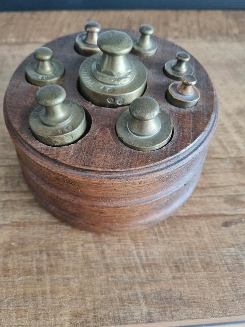 Antieke Knopgewichten Set in Houten Houder, Antiek en Kunst, Antiek | Gereedschap en Instrumenten, Ophalen of Verzenden