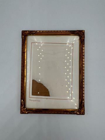 Vintage fotolijst met gouden rand #69 beschikbaar voor biedingen
