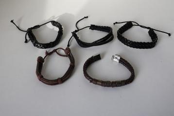 5 leren armbanden - zwart en bruin.  beschikbaar voor biedingen