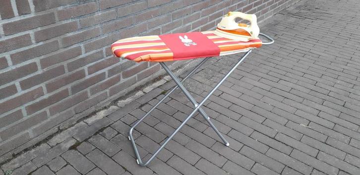 Nijntje Strijkplank met Strijkijzer - Speelgoed, Witgoed en Apparatuur, Strijkijzers en Strijkplanken, Gebruikt, Strijkijzer met snoer