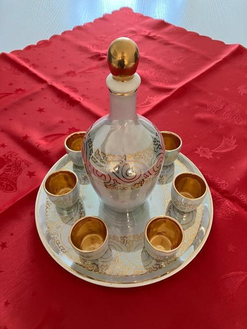 Vintage parelmoer porselein likeurstel, Verzamelen, Porselein, Kristal en Bestek, Gebruikt, Compleet servies, Porselein, Ophalen of Verzenden