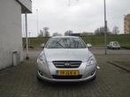 Kia Cee'd 1.6 X-ecutive, Gebruikt, 1591 cc, 4 cilinders, Leder en Stof