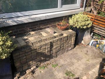 Gratis af te halen: ca. 7m2 klinkers 10x10 cm beschikbaar voor biedingen