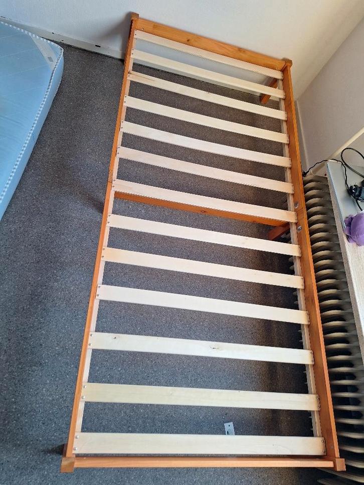 Bed 20090, Huis en Inrichting, Slaapkamer | Bedden, Zo goed als nieuw, Eenpersoons, 90 cm, 200 cm, Hout, Bruin, Ophalen