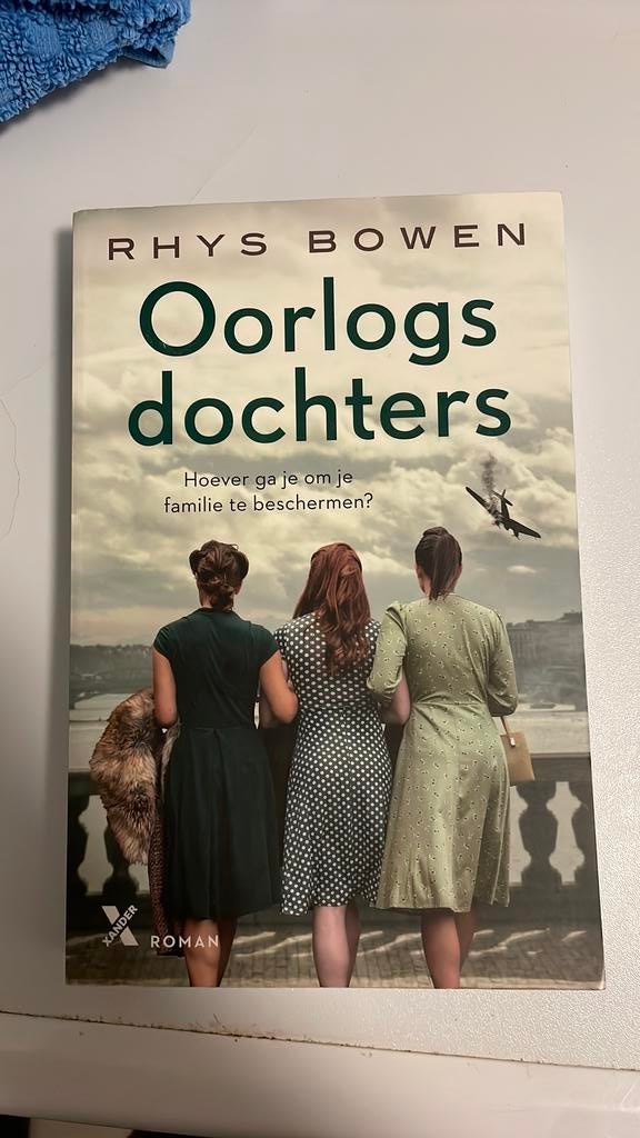 Rhys Bowen - Oorlogsdochters, Ophalen of Verzenden, Zo goed als nieuw, Rhys Bowen