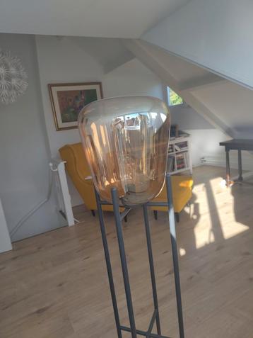 Gloednieuwe vloerlamp, industriële stijl beschikbaar voor biedingen