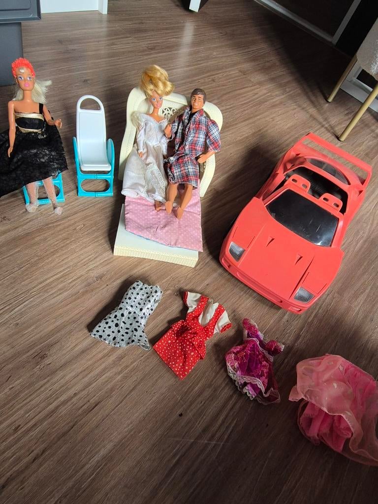 Vintage Barbie, Ken en accessoires met auto, Ophalen of Verzenden, Gebruikt, Barbie