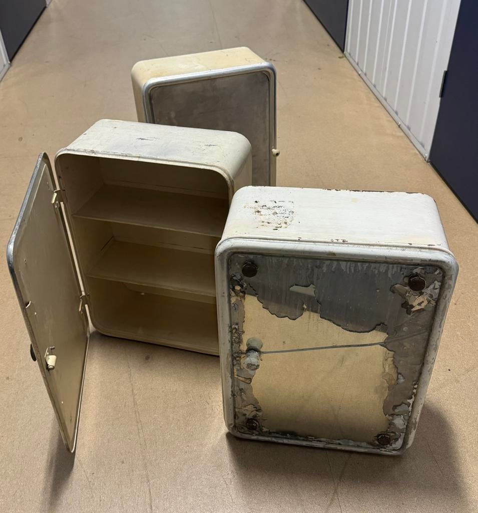 Set van drie vintage medicijnkastjes, Huis en Inrichting, Kasten | Overige, Ophalen of Verzenden, Gebruikt