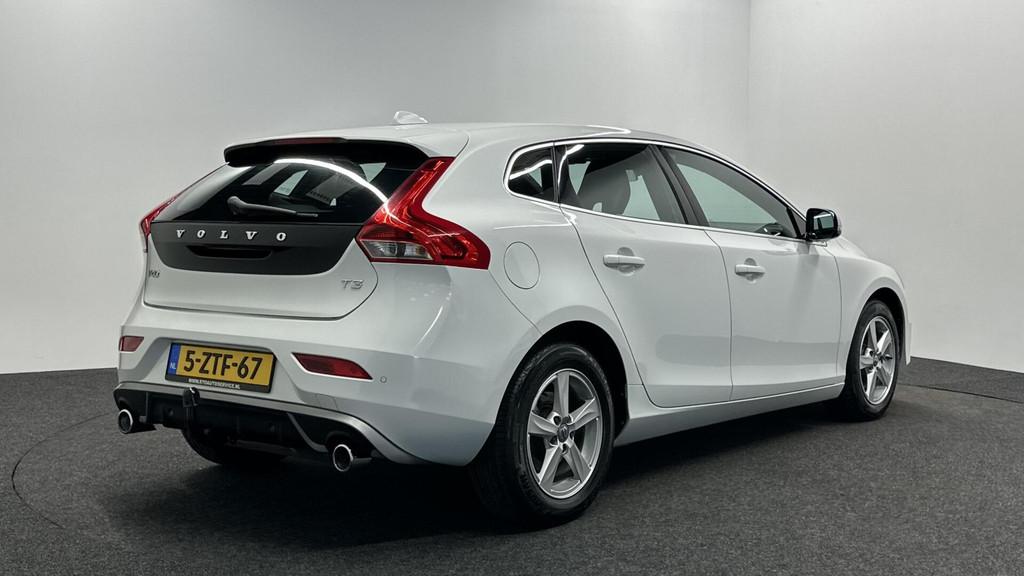 Volvo V40 1.6 T3 R-Design TREKHAAK ECC CRUISE NAVIGATIE LM., Auto's, Volvo, Voorwielaandrijving, Gebruikt, 4 cilinders, Wit