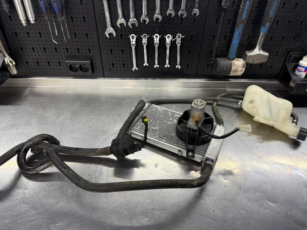 KOELSYSTEEM RADIATEUR COMPLEET GILERA RUNNER 125/180, Motoren, Tuning en Styling, Ophalen of Verzenden