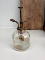 Vintage glazen plantenspuit met messing pomp, Antiek en Kunst, Ophalen of Verzenden