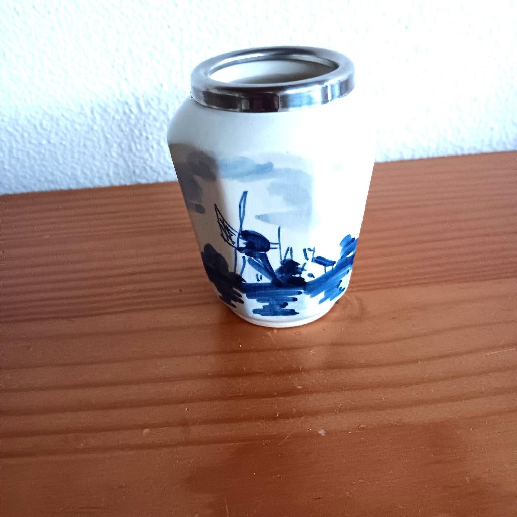 Delft's blauw lepelvaasje met Hollands decor, Antiek en Kunst, Curiosa en Brocante, Ophalen of Verzenden