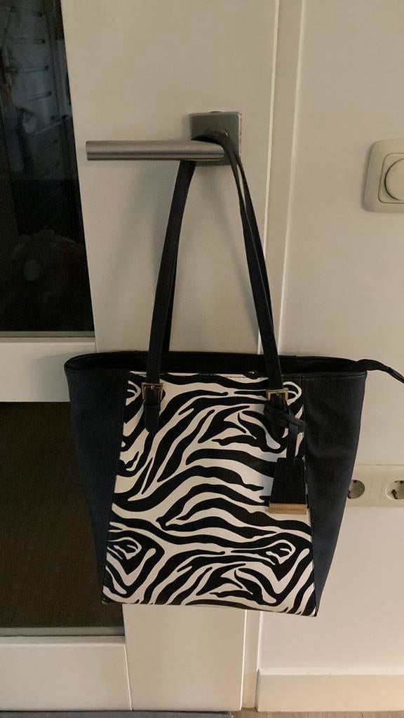 Mooie zwart / wit. Tas zo goed als nieuw, Sieraden, Tassen en Uiterlijk, Tassen | Damestassen, Ophalen of Verzenden, Zo goed als nieuw