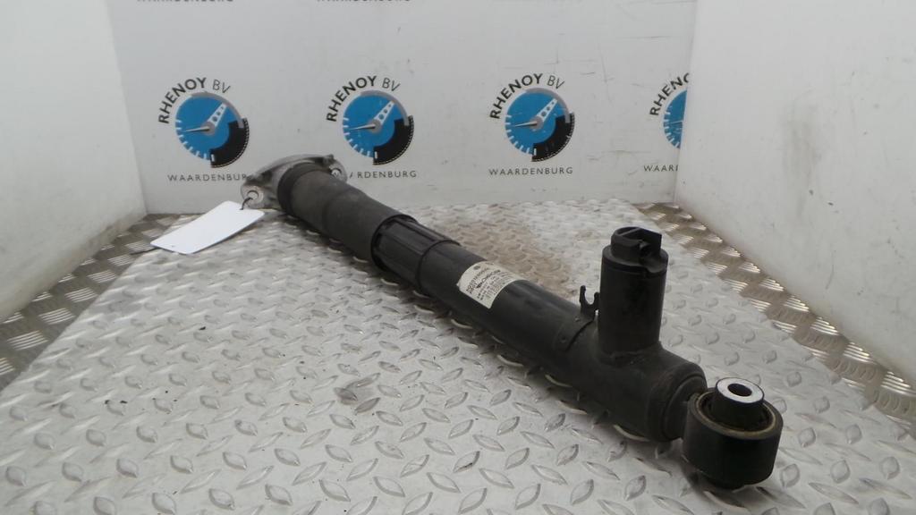 VOLKSWAGEN GOLF VEERPOOT / SCHOKBREKER RA 2013, Ophalen of Verzenden, Gebruikt, Stiba lid