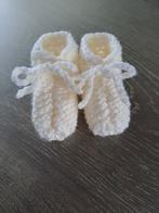 Handgemaakte Gebreide Baby Slofjes - Crème, Ophalen of Verzenden, Nieuw, Jongetje of Meisje, Slofjes