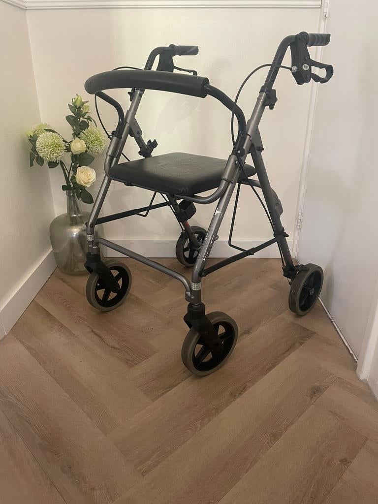 2 stuks Rollator inklapbaar - goede staat, Diversen, Rollators, Gebruikt, Opvouwbaar, Ophalen