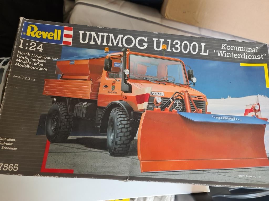 Revell unimog, Hobby en Vrije tijd, Modelbouw | Auto's en Voertuigen, Ophalen of Verzenden, Groter dan 1:32, Truck, Revell