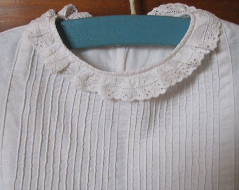 Antiek wit jurkje met kantrandjes, Antiek en Kunst, Antiek | Kleding en Accessoires, Ophalen of Verzenden