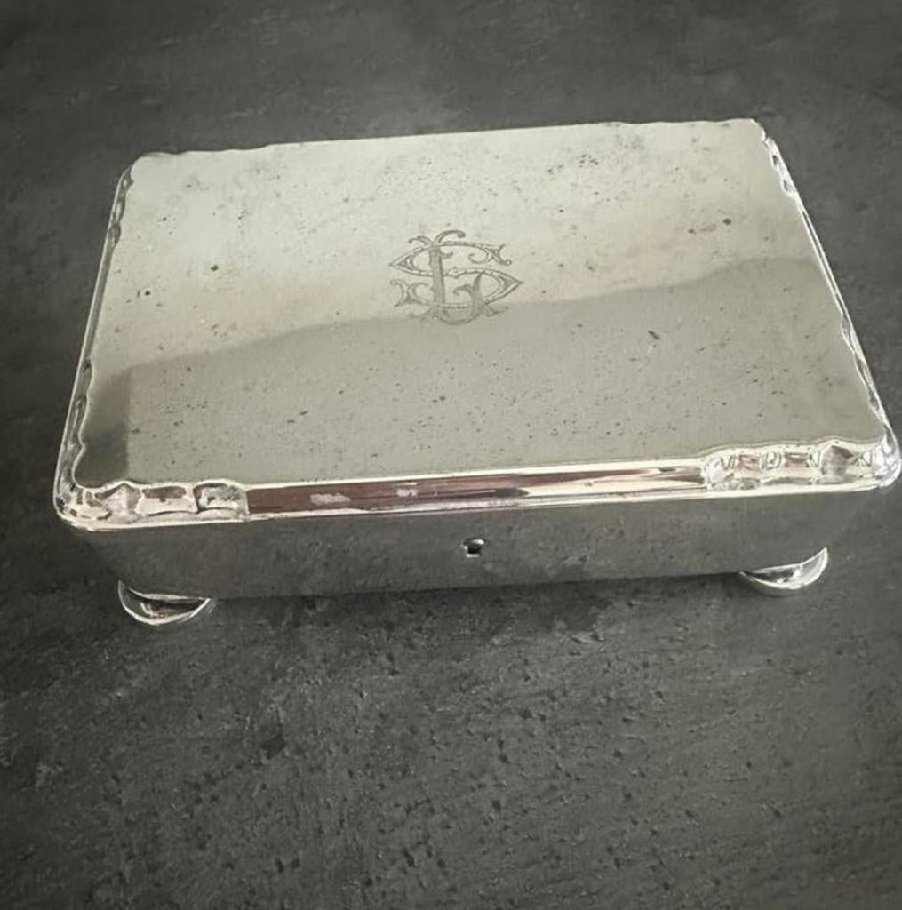 Zwaar verzilverd kistje vm juwelen kistje op pootjes, Antiek en Kunst, Ophalen of Verzenden, Zilver
