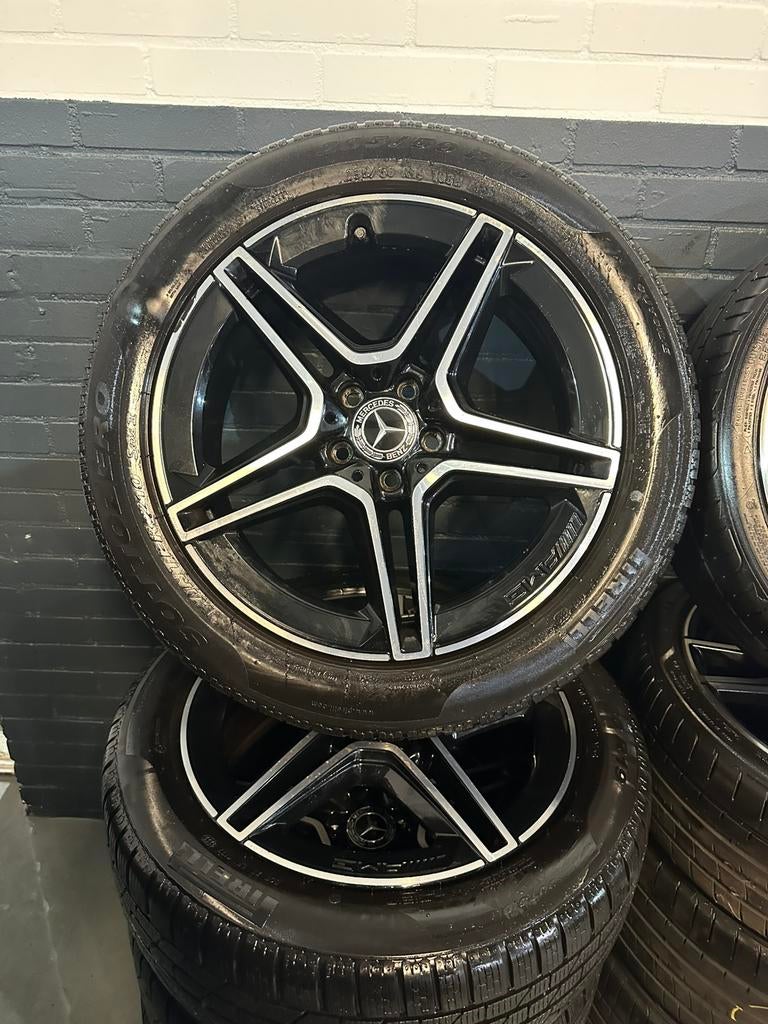 Mercedes GLA H247 19 inch velgen + Pirelli winterbanden, Gebruikt, Banden en Velgen, Winterbanden, 235 mm