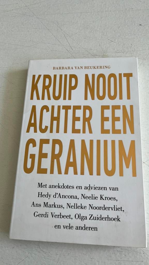 Kruip nooit acher een geranium - Barbara van Beukering, Boeken, Ophalen of Verzenden, Gelezen