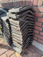 86 Knikpannen De Valk 14059 en 14 gevelpannen (rechts), Ophalen, Steen of Klei, Blauw, Zo goed als nieuw