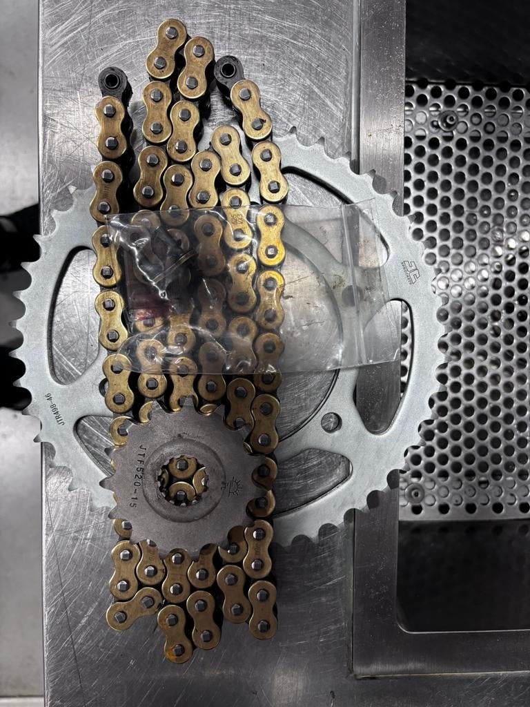 Zgan DID ketting/ tandwielen set 15/46  SUZUKI SRAD, Motoren, Ophalen of Verzenden