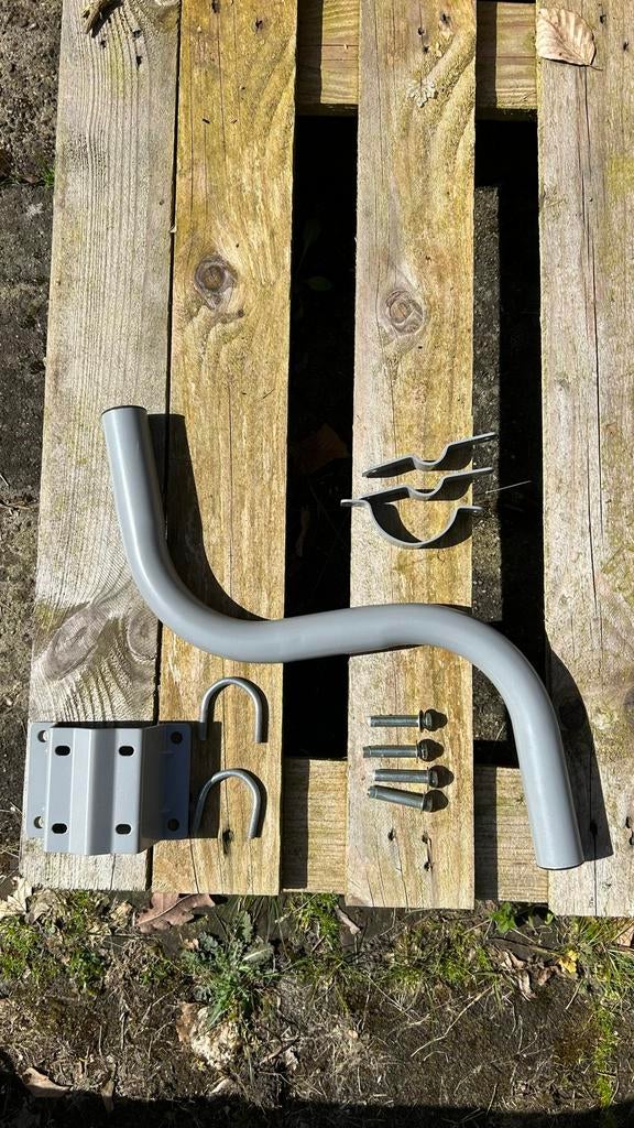 Bevestigingsset voor satellietschotel - Gevelmontage, Ophalen, Gebruikt, (Schotel)antenne-accessoires, Overige merken