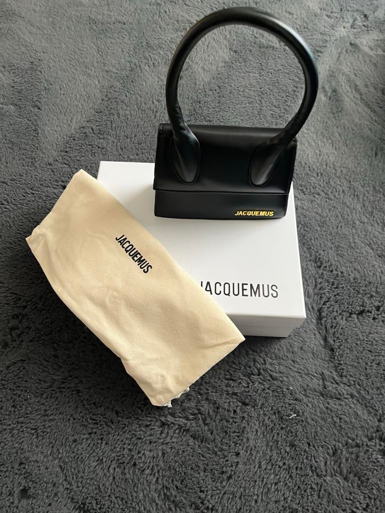 Jacquemus Le Chiquito tasje - Zwart, Sieraden, Tassen en Uiterlijk, Tassen | Damestassen, Ophalen of Verzenden, Zo goed als nieuw