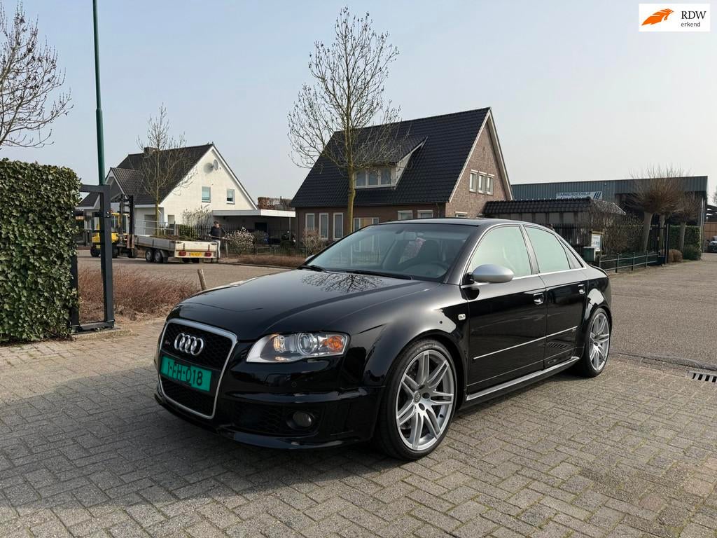 Audi A4 Limousine 4.2 V8 RS 4 quattro | Sedan Prijs incl. BT, Auto's, Audi, Gebruikt, Zwart, Leder, Bedrijf
