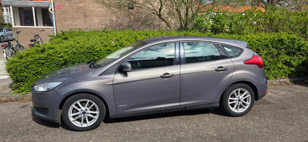 Ford Focus 1.5 Tdci 70KW 5D 2015 Bruin, Auto's, Ford, Stof, Zwart, Bruin, Origineel Nederlands