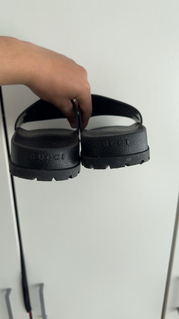 Gucci Slippers maat 44-45, Kleding | Heren, Ophalen of Verzenden, Zo goed als nieuw, Zwart, Slippers