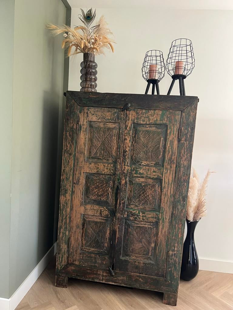 Antieke Indiase houten kast met snijwerk, Antiek en Kunst, Antiek | Meubels | Kasten, Ophalen