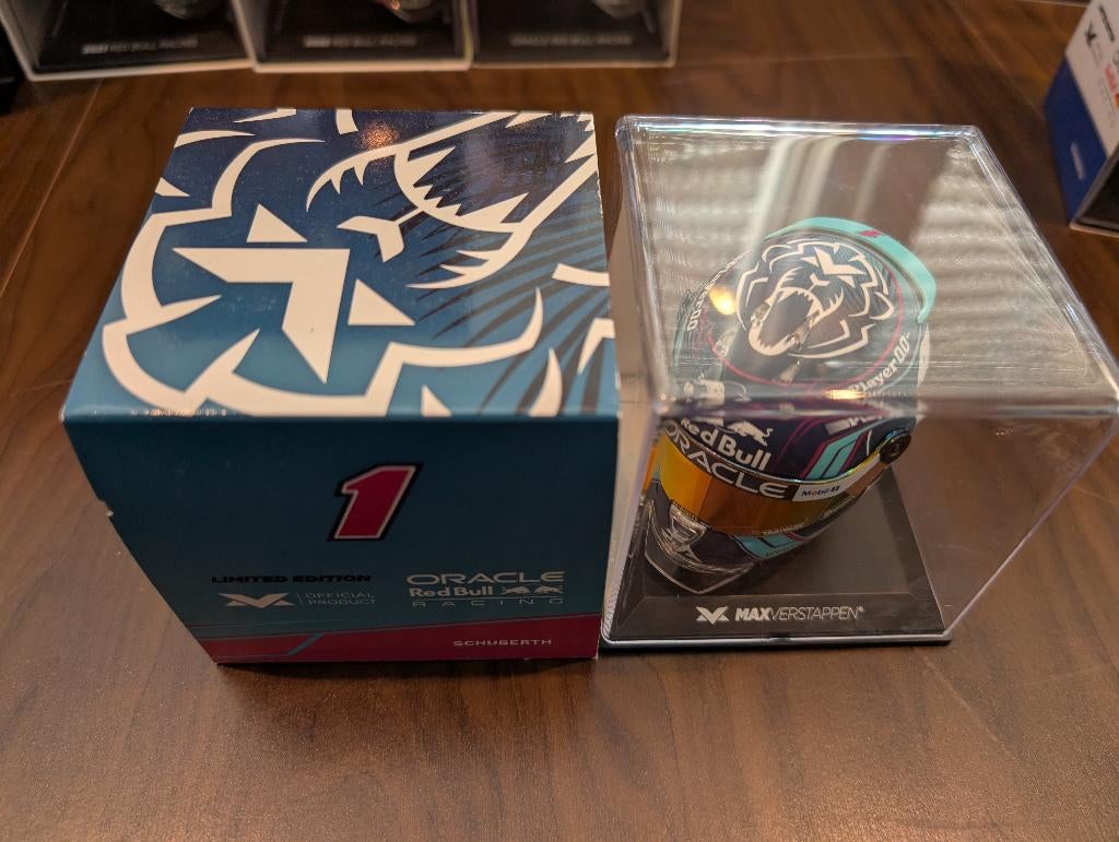 Max Verstappen helm Miami 2023 1:4, Verzamelen, Ophalen of Verzenden, Zo goed als nieuw, Formule 1