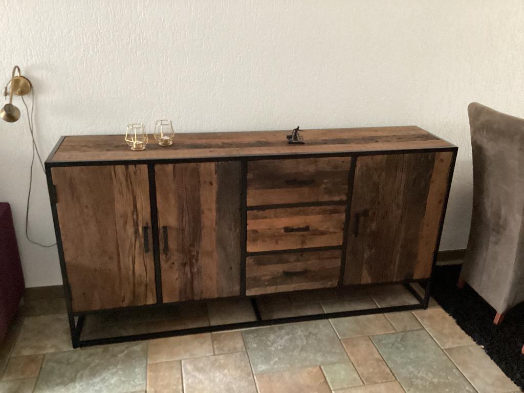 Dressoir, Huis en Inrichting, Kasten | Dressoirs, 150 tot 200 cm, Zo goed als nieuw, 25 tot 50 cm, Met deur(en)