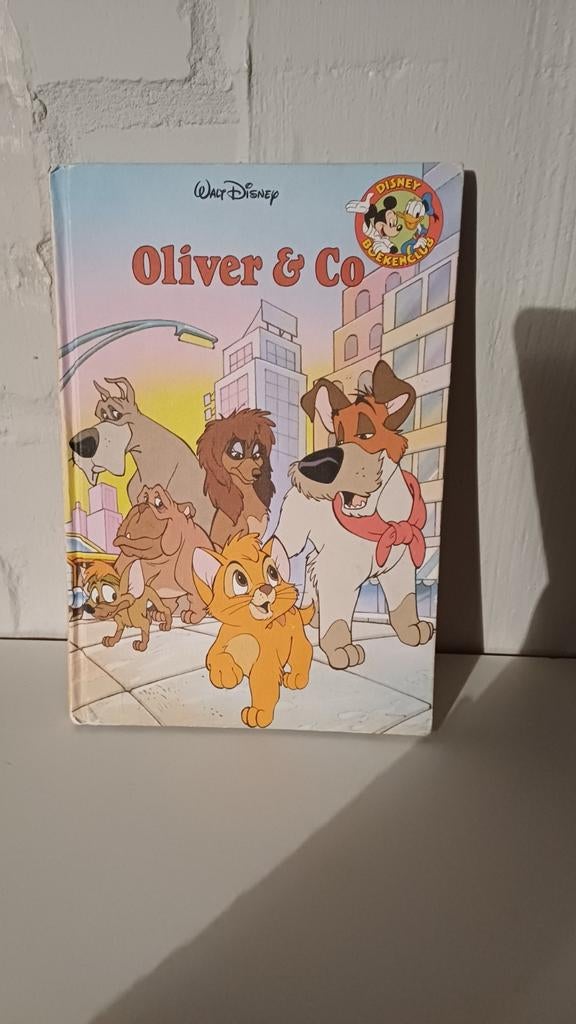 Disney Boek: Oliver & Co - Klassiek Verhaal, Ophalen of Verzenden, Zo goed als nieuw, Walt Disney Company, Fictie algemeen