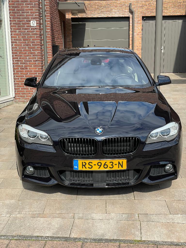 BMW 535D X-drive carbonzwart/beige/standkachel/nieuwe motor, Auto's, BMW, Automaat, Euro 5, Beige, 2000 kg